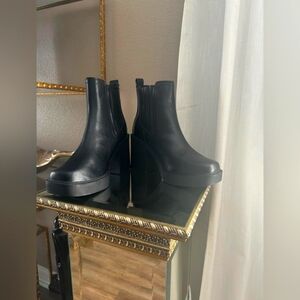 Brand new Mia ankel boots